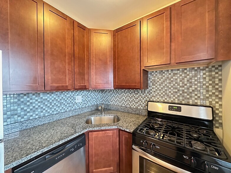 Building Photo - 348 Park Ave