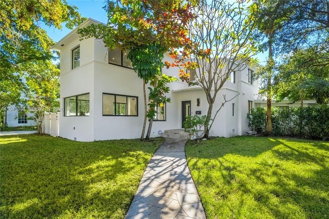 Building Photo - 600 NE 57th St