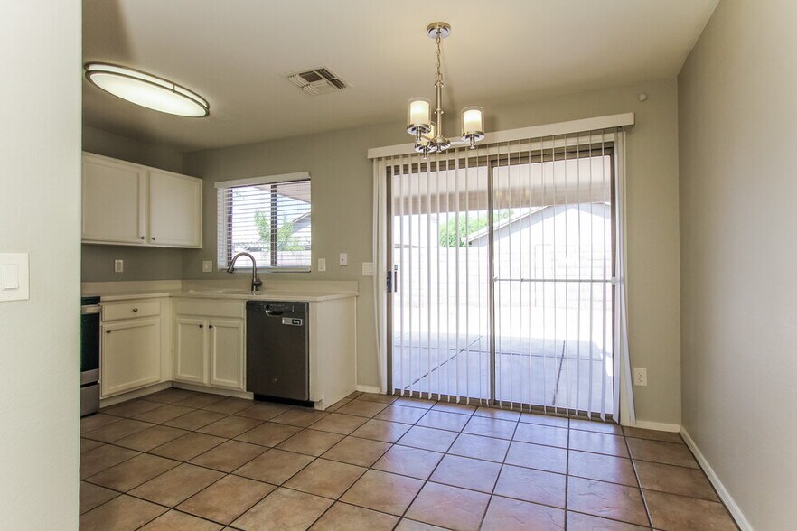 Building Photo - 10602 W Rosewood Dr