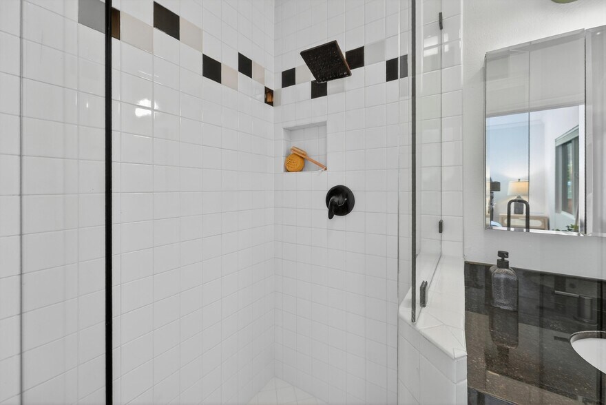 Building Photo - 1515 Rendall Pl