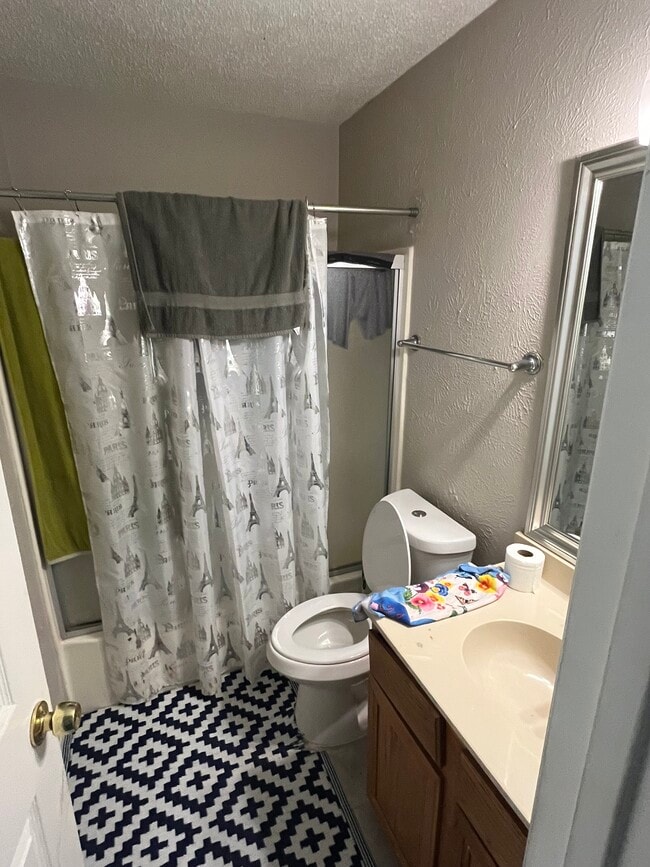 Building Photo - 801 Cactus Dr