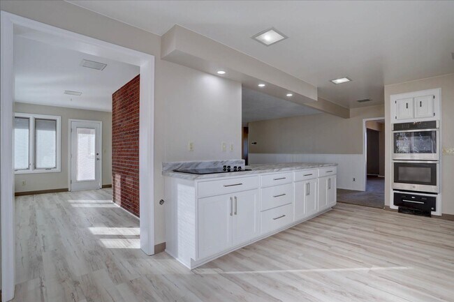 Building Photo - 3 Bedroom 3 Bathroom Home on a 1 Acre Lot