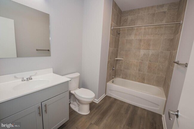 Building Photo - 218 W Main St