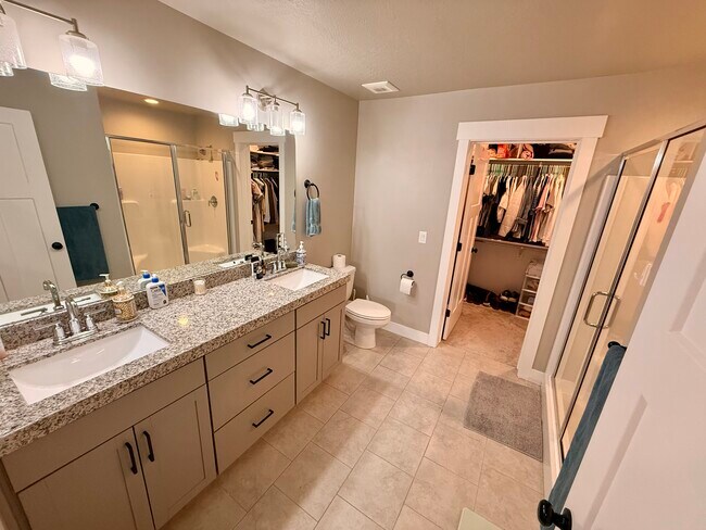 Building Photo - 9655 N Aaron Ave