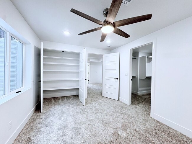 Building Photo - Six Bedroom House!! FREE: WiFi, Lawn care and Water softener!!