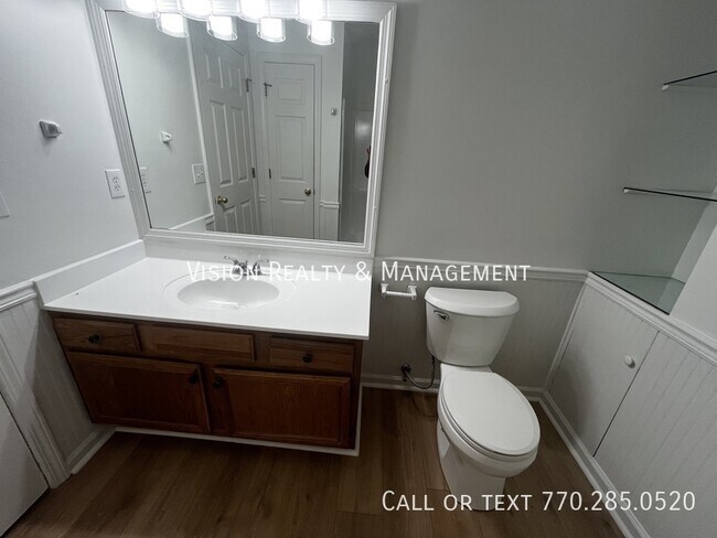 Building Photo - 64 Wooddale Ln