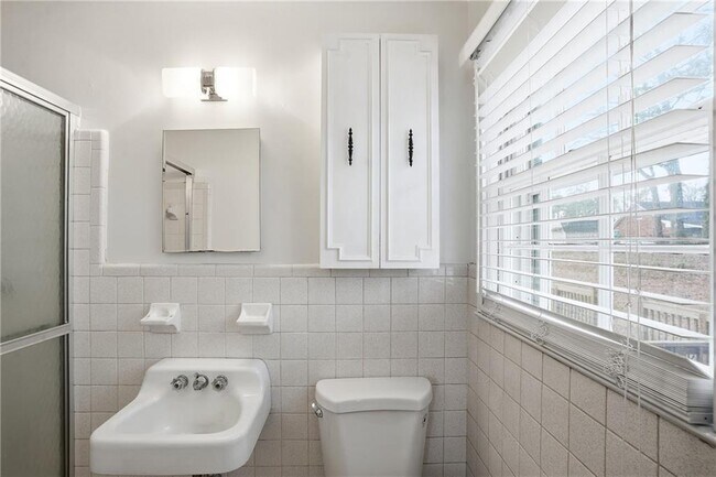 Building Photo - 4165 Williamsburg Dr