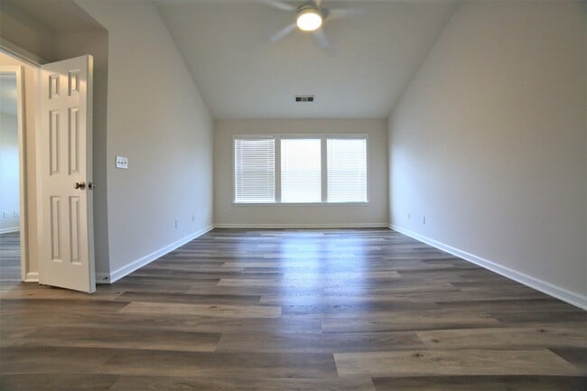 Building Photo - 8305 Grenadier Trl