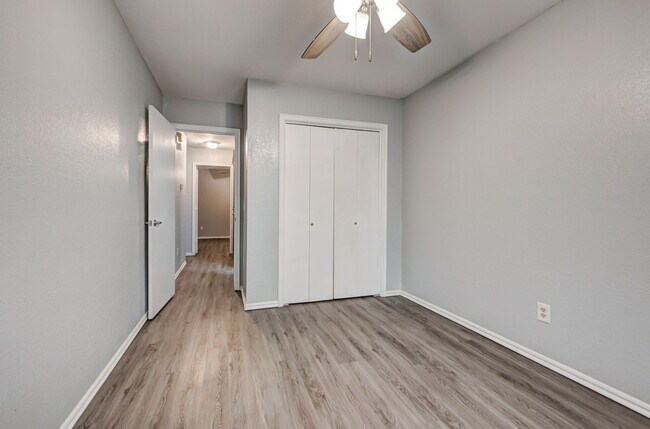 Building Photo - 1817 SE 1st St