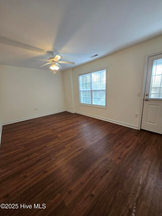 Building Photo - 208 Durango Pl