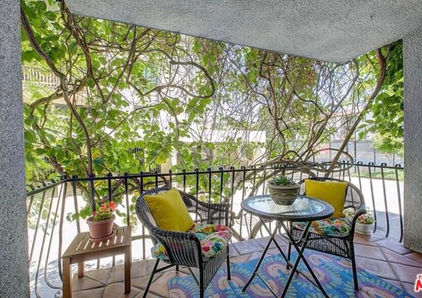 Building Photo - 8145 Redlands St