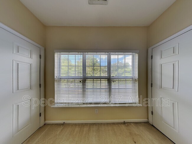 Building Photo - 3300 Dogwood Dr