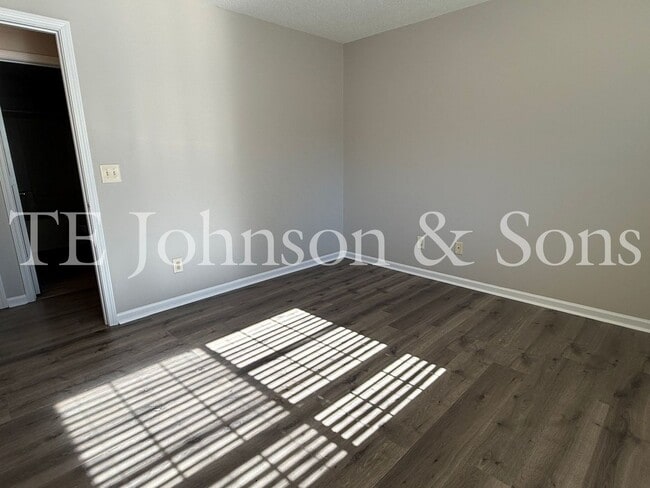 Building Photo - Spacious 4 Bedroom Home with Modern Comforts in Kernersville