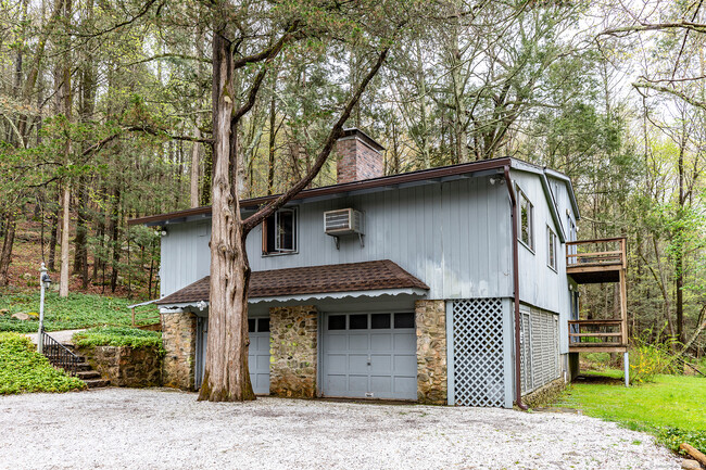 Building Photo - 19 Cedar Hill Rd