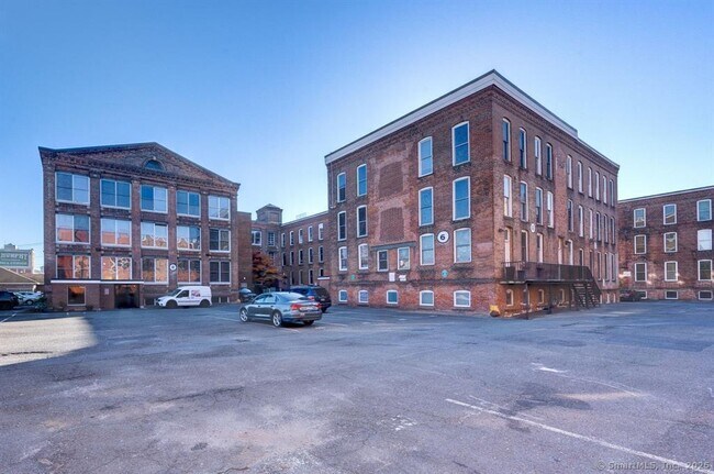 Building Photo - 325 Lafayette St