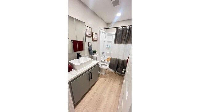 Building Photo - 321 W Park Ave