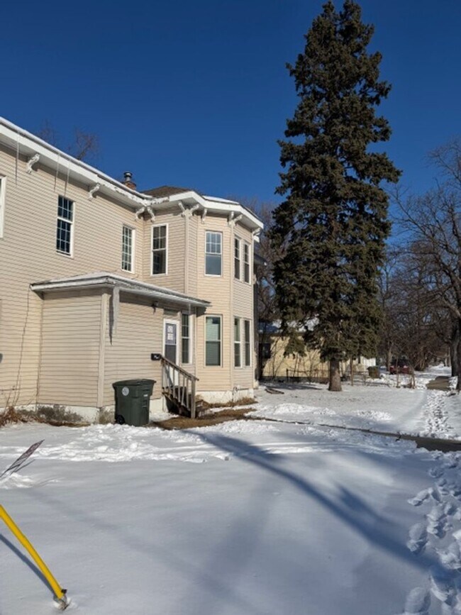 Building Photo - 303 Logan Ave