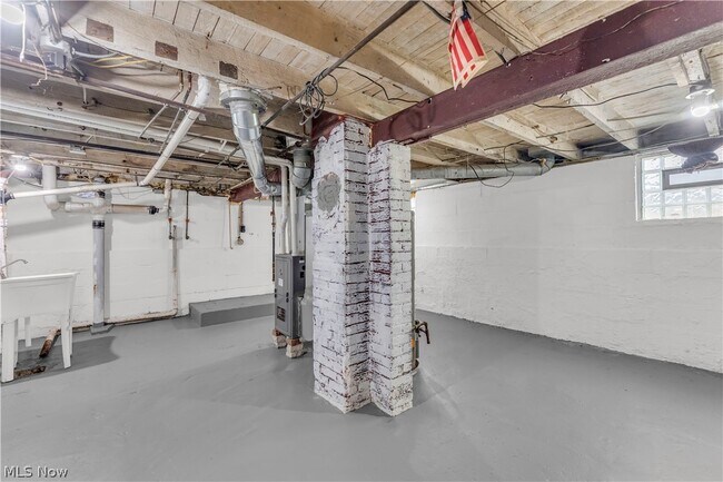Building Photo - 3153 W 103rd St