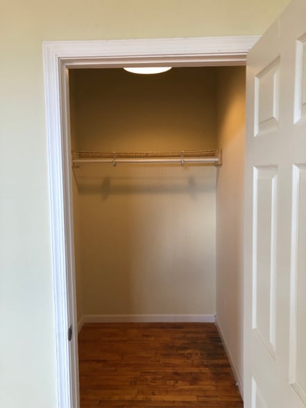 Building Photo - 1417 Kemper St