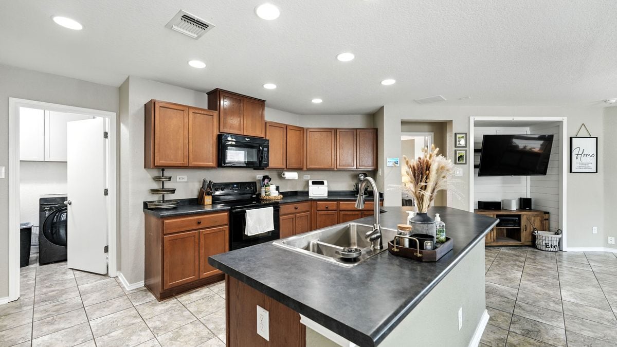 Building Photo - 208 Gatewood Clf