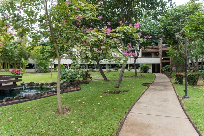 Building Photo - Spacious 2BD/2BA Condo with 2 Covered Parking Stalls in Kailua