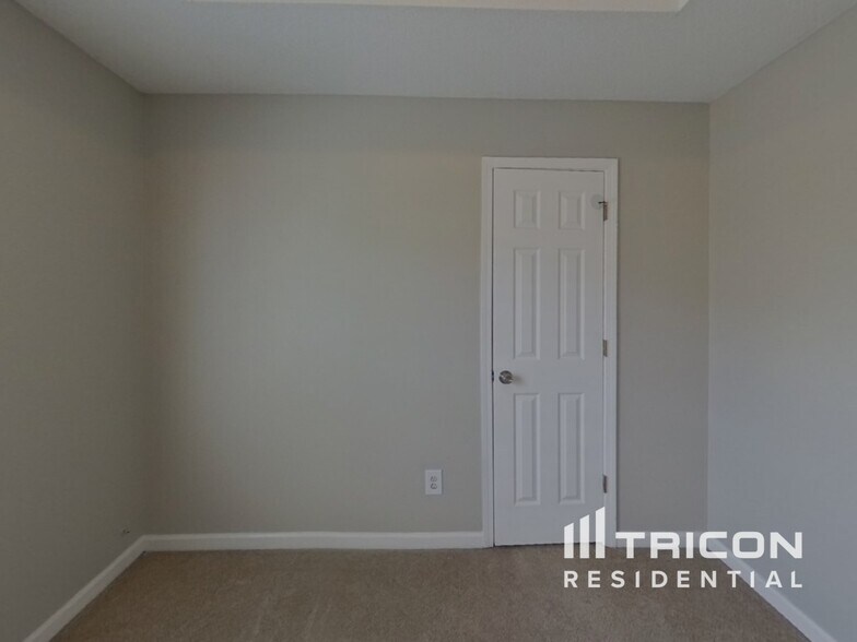 Building Photo - 464 Berkshire Pl