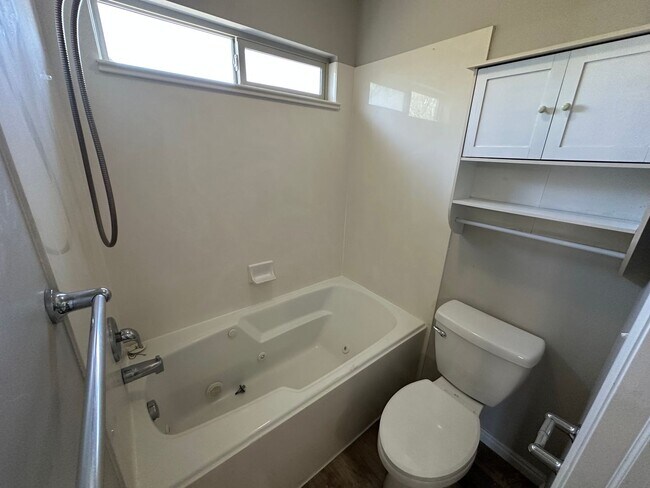 Building Photo - 3528 Newland Loop