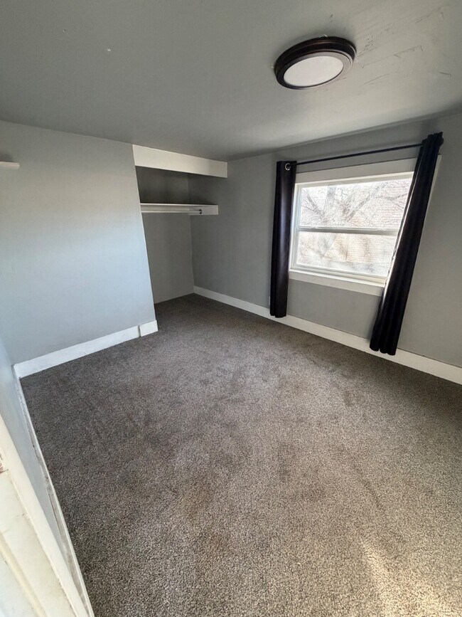 Building Photo - 327 N 400 W