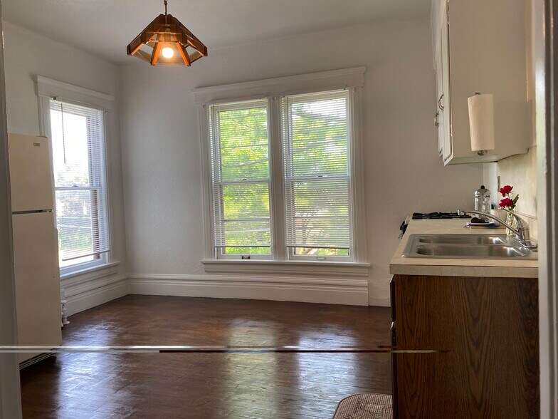 Building Photo - 315 S Winter St