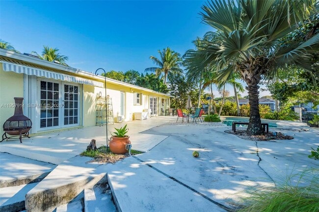 Building Photo - 1600 N 28th Ct