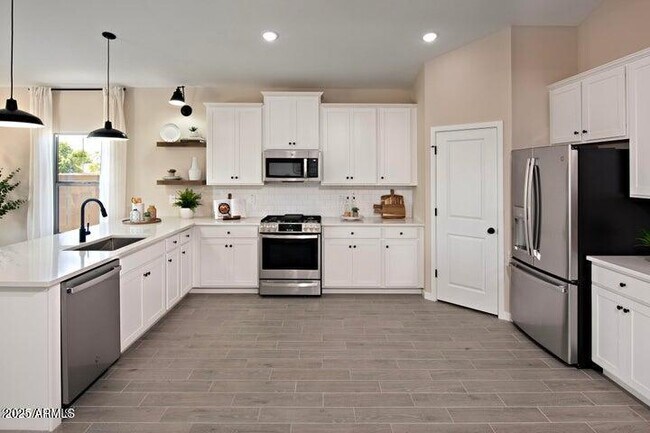 Building Photo - 7442 S 76th Dr