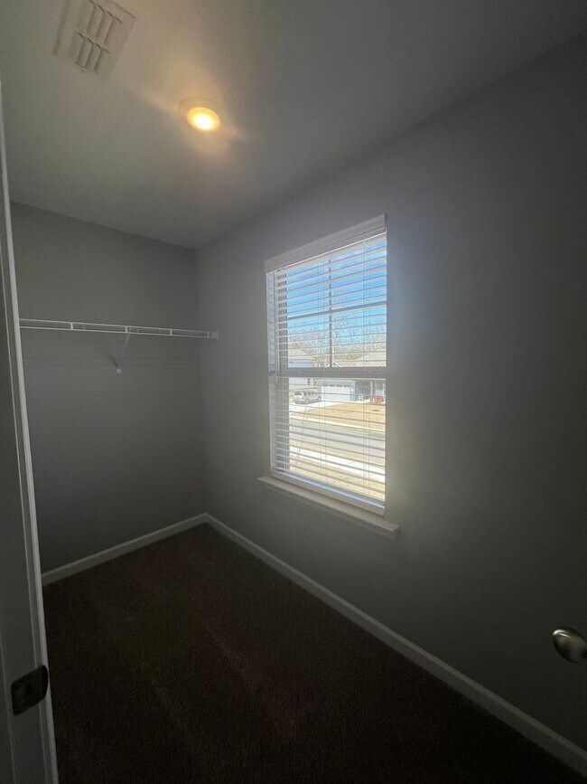 Building Photo - 41 Country Cir