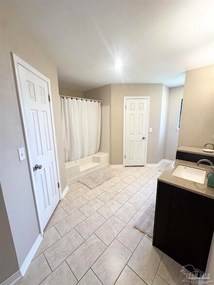 Building Photo - 10936 Oak Valley Dr