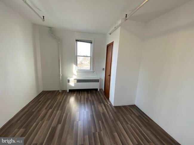 Building Photo - 13 E St
