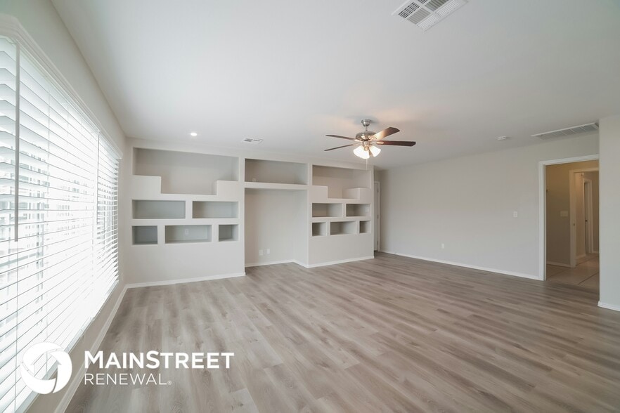 Building Photo - 8505 W Windsor Ave