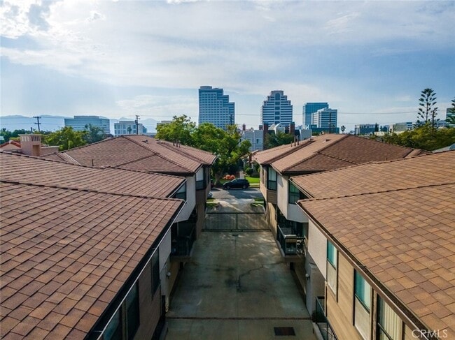 Building Photo - 514 N Isabel St