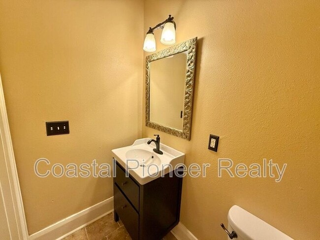 Building Photo - 5406 N Suwanee Ave