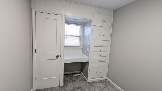 Building Photo - Everything updated in this 2-bedroom home!