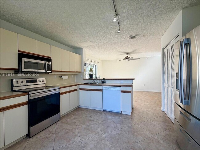 Building Photo - 12619 NW 11th Pl