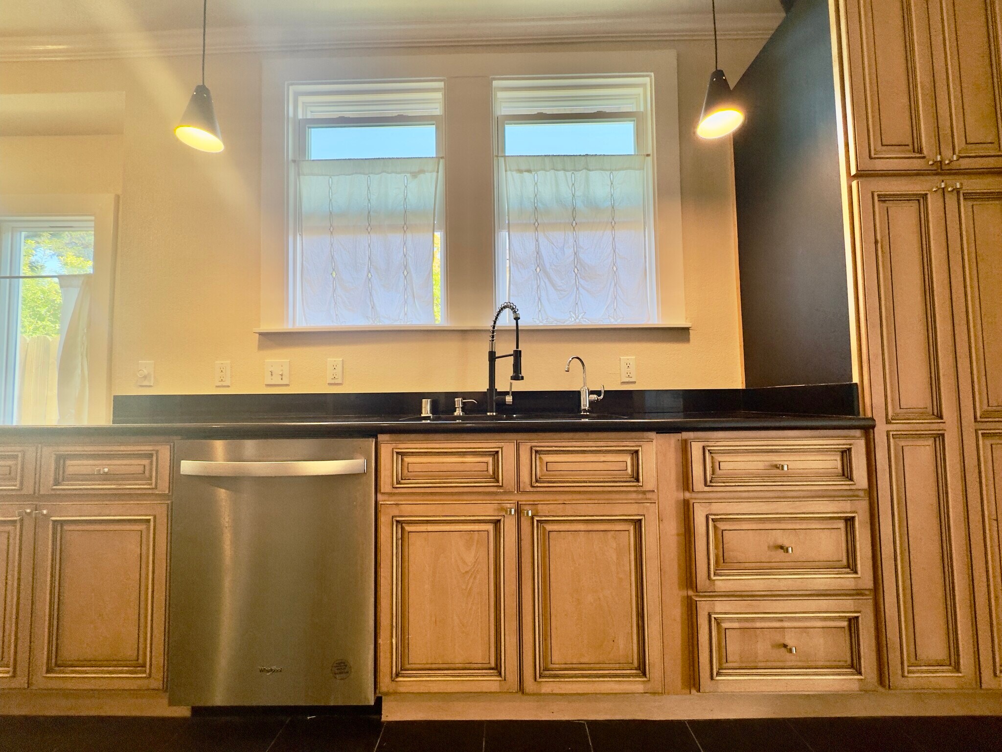 Building Photo - 2615 Maxwell Ave