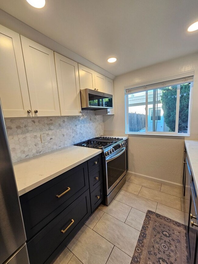 Building Photo - 1394 N Loop Dr