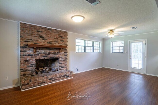 Building Photo - 6395 Duquesne Dr