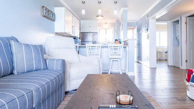 Building Photo - 2 Bedroom Condo - Ocean View - On the Boardwalk - Utilities Included!