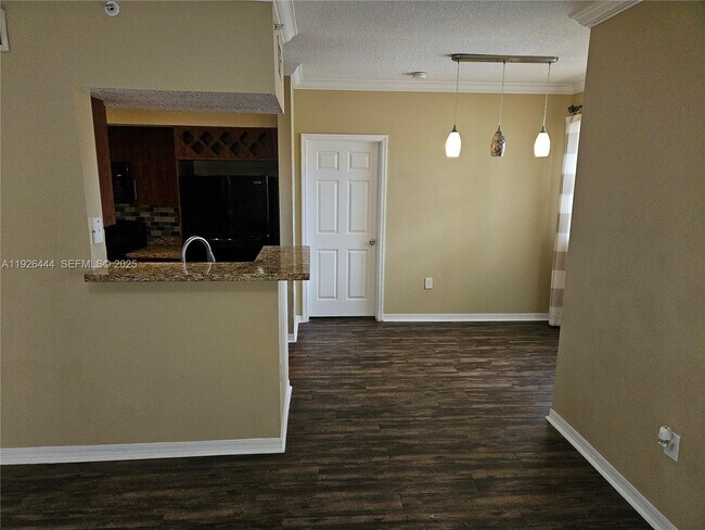 Building Photo - 140 SW 117th Ave