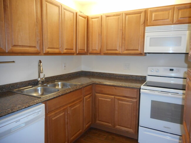 Building Photo - 202 Foxtail Dr