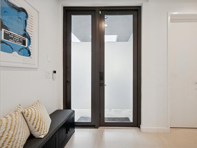 Building Photo - 3458 Day Ave