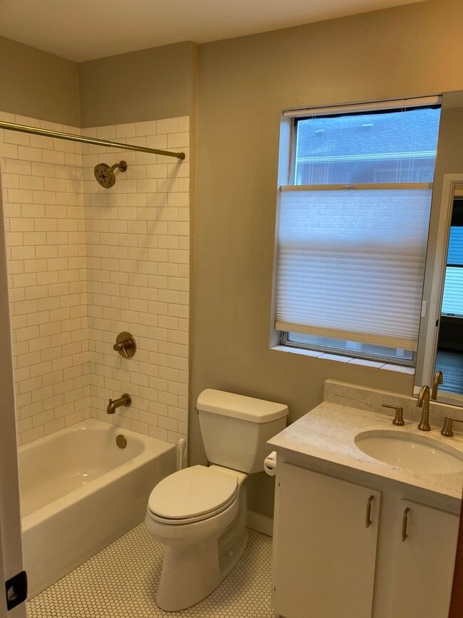 Building Photo - 2606 E Madison St