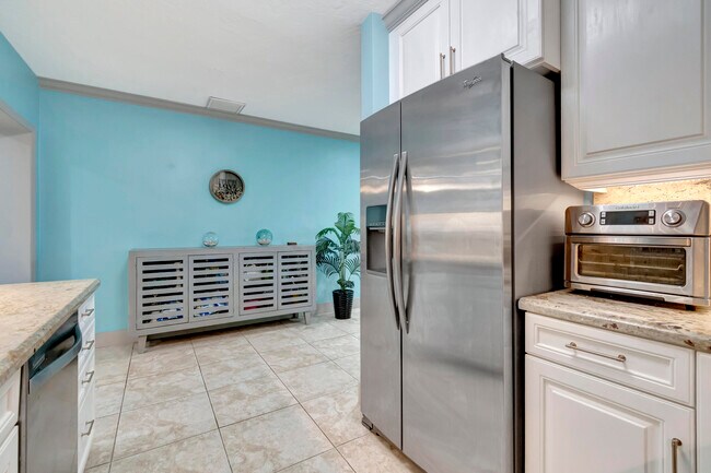 Building Photo - 310 Gulfstream Dr