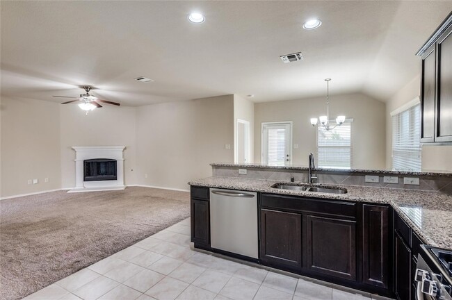 Building Photo - 1028 Lake Woodland Dr