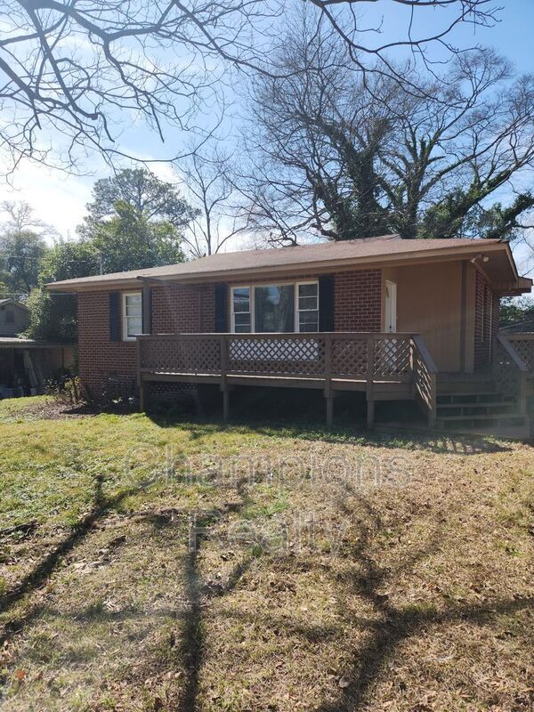 Building Photo - 5415 Eugenia Ave